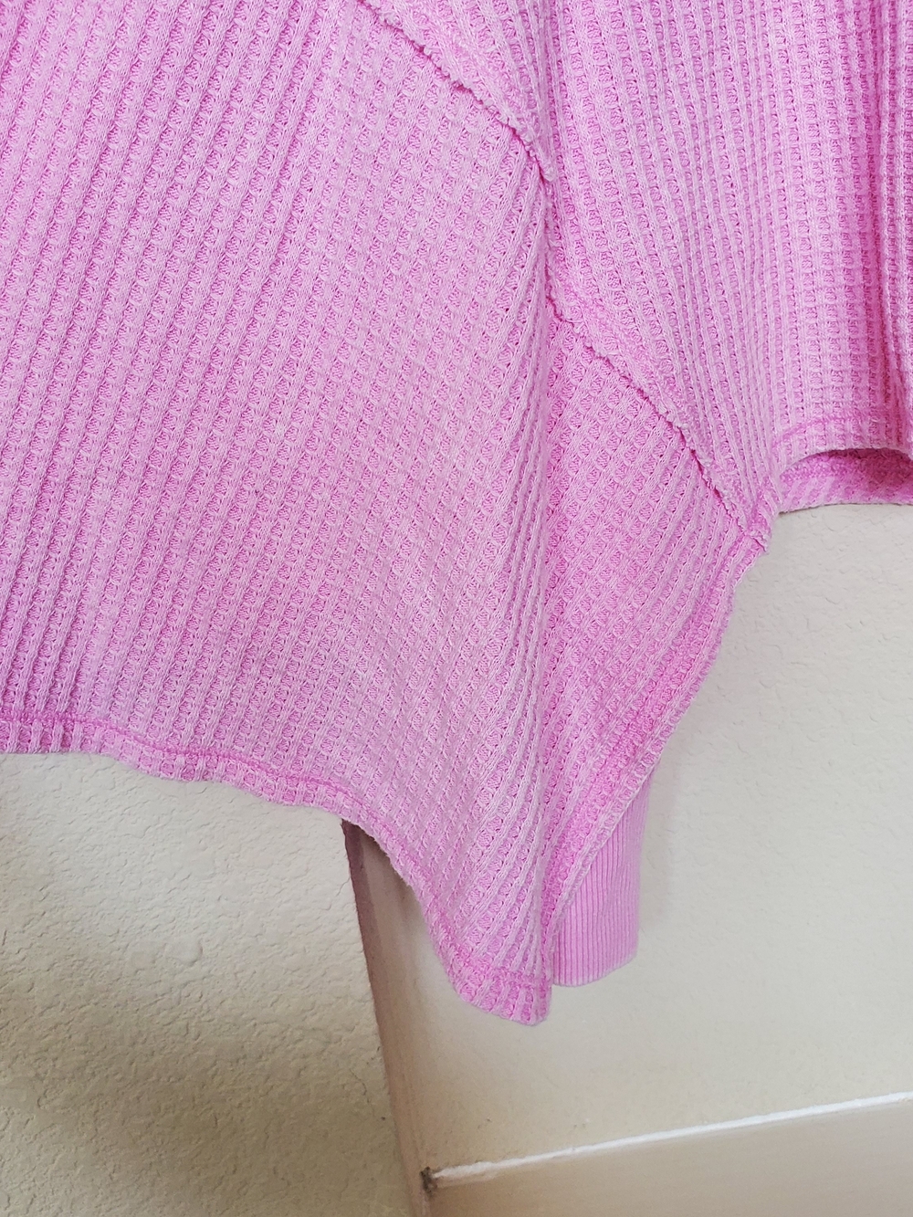We The Free Pink Waffle Knit Oversized  V-Neck Women’s Top.  Size Large - Picture 4 of 7